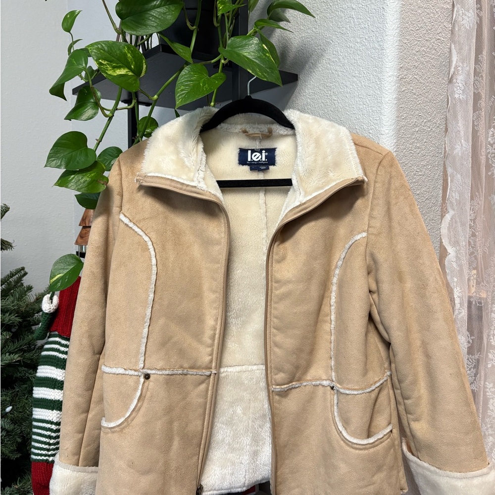 lei Women's Cream and Tan Teddy Jacket